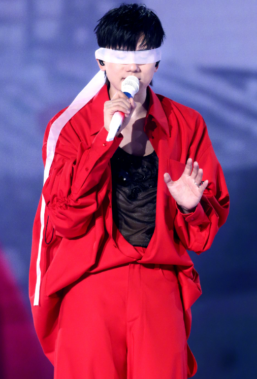 张杰谢娜携孩子出游迪士尼,与其关注私生活,不如看场张杰演唱会!