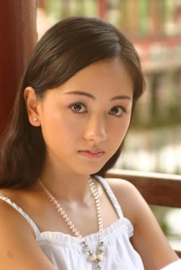 41岁杨蓉:不恋爱,不结婚,越活越"少女"