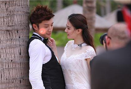 徐璐被曝恋情不官宣:明星拒绝认爱有多惨?热巴都被嘲"倒贴"_腾讯新闻