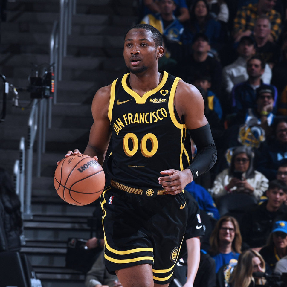 勇士35分大胜抢回西部第9库里6三分轰29分字母哥沮丧离场