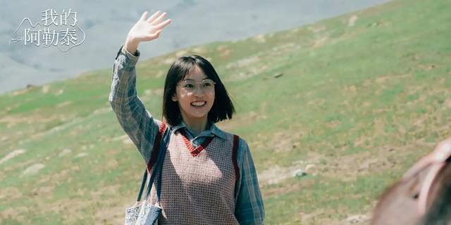 演完《涉过愤怒的海》黄渤女儿又演《新生》女记者,她身上有清冷的