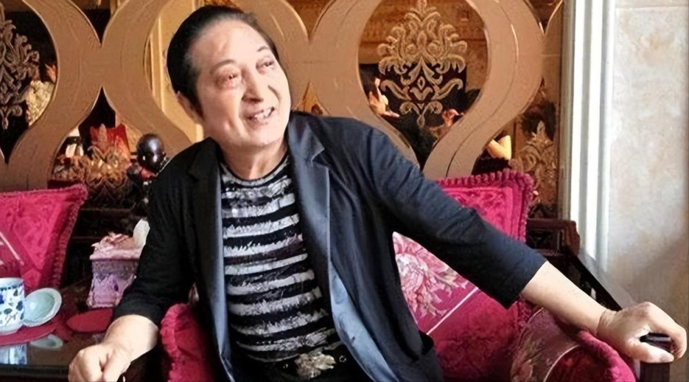 大师王林为多位女明星"床上开光",让她们洗干净身体,在身上画符