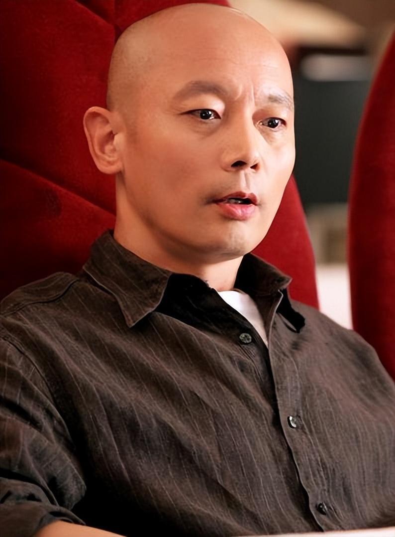 妹妹远在美国,父母也已离世,如今66岁无儿无女的葛优如何了_腾讯新闻