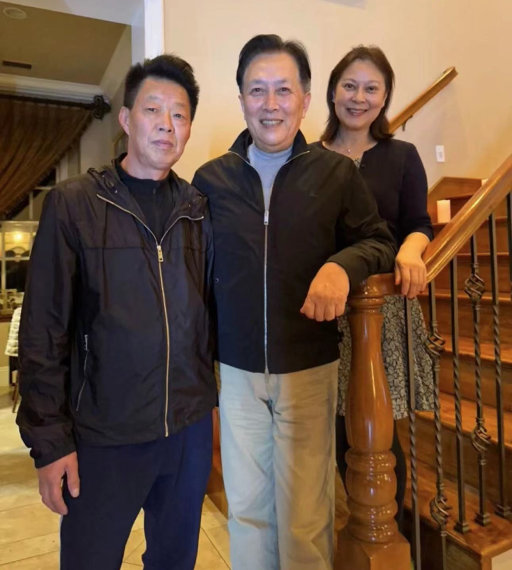 至于袁苑,入行多年的他,一直埋头演戏,很少谈及私生活,外界对他的家庭