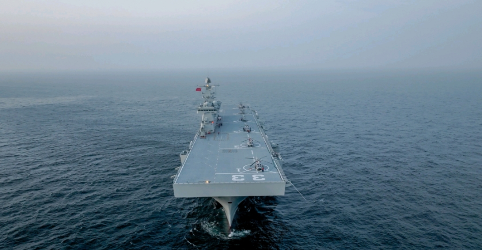 中国4万吨级反潜航母登场!或可搭载20架直20f,专克美军核潜艇?