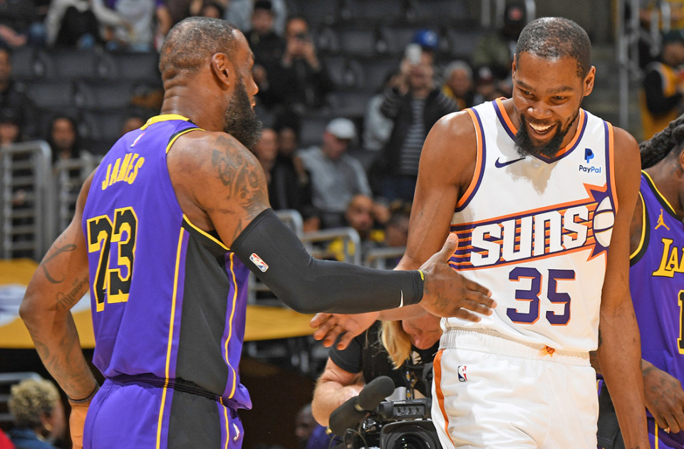 詹姆斯10分9助湖人惨败太阳杜兰特轻松比尔布克合砍68分