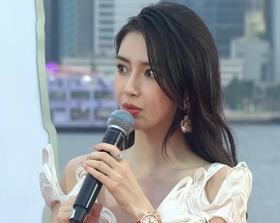 第42届香港金像奖红毯上杨颖的落魄反映了娱乐圈的现实