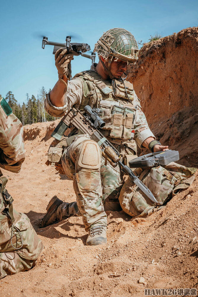 英国精锐伞兵在爱沙尼亚参加演习 堑壕战成为重点 无人机全程开眼