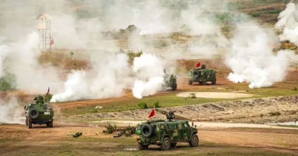 部长占沙蒙上将,南部战区副司令员兼南部战区陆军司令员胡中强中将