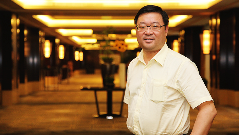 这位光伏圈的"贾跃亭"就是彭小峰