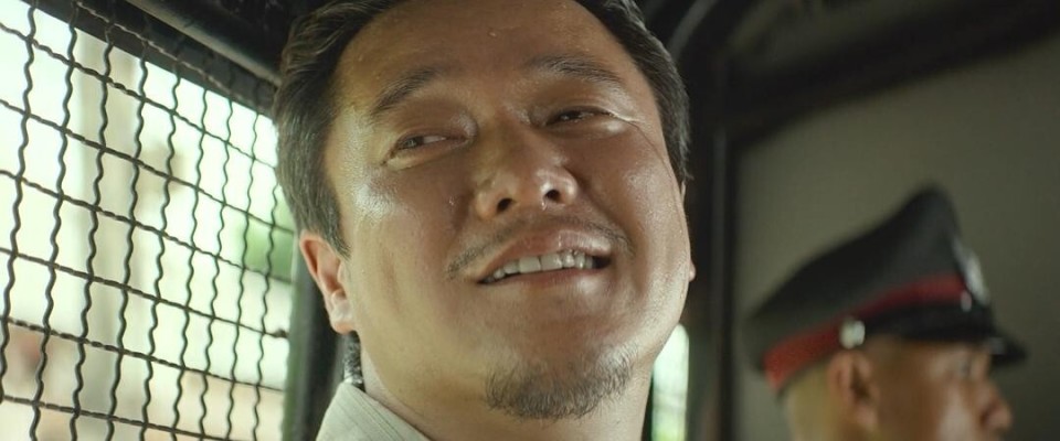 比《唐探》接地气,比《误杀》层次深,肖央在《扫黑》里演技封神