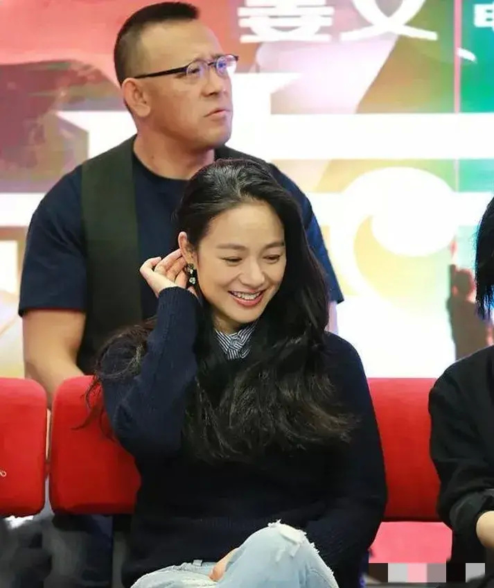 姜文一家四口吃日料,长子姜太郎高大帅气,次子姜次郎也比周韵高