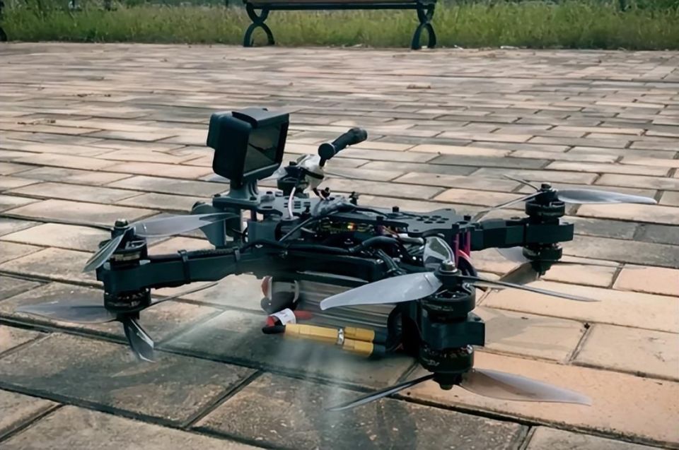 在穿越机上使用光纤指令制导俄罗斯用老办法能不能解决新问题