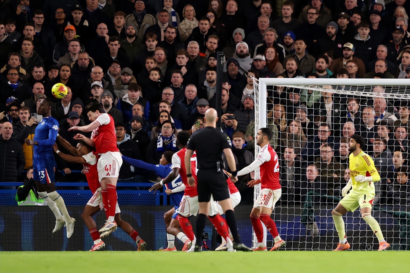 1:1！億元先生直紅被驅逐 切爾西逼平阿森納 槍手5分領跑英超 - 