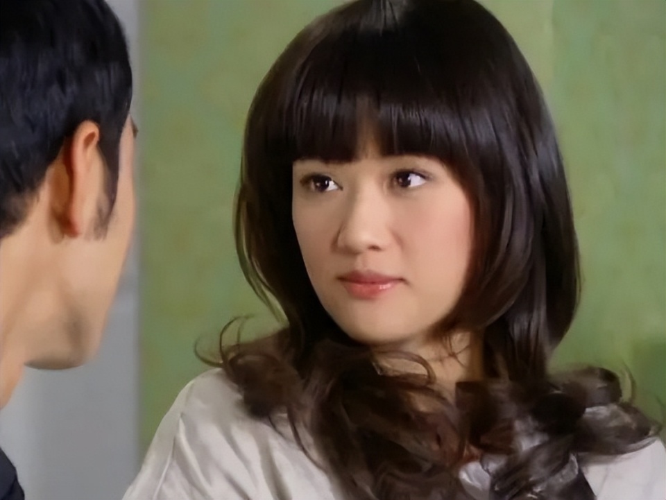 不扮嫩,不打针,人到中年演妈妈,45岁陈乔恩的情形值得赞扬