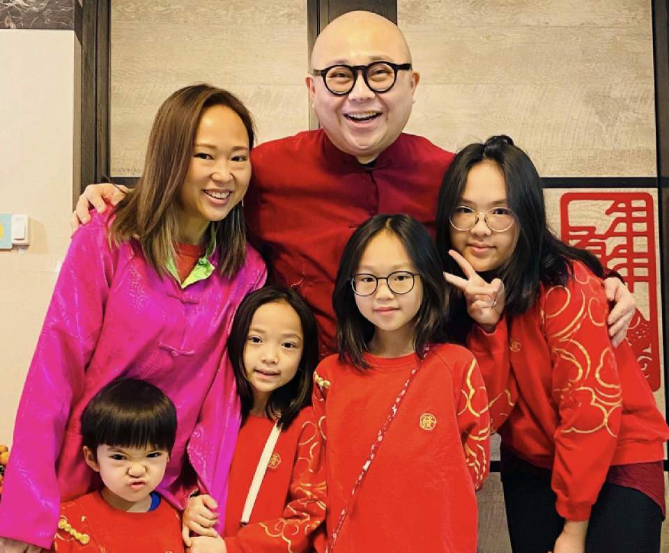 香港知名主持林盛斌再置业提前几十年买好骨灰盒引热议