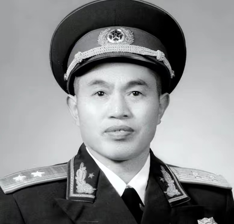 建国后,皮定均历任兰州军区,福州军区等两大军区司令员,成就非常高.