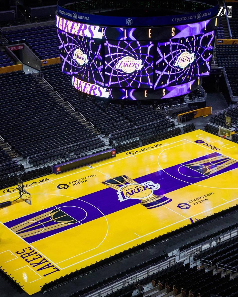 为此,湖人队和其他球队一样相应联盟号召,更换了全新地板