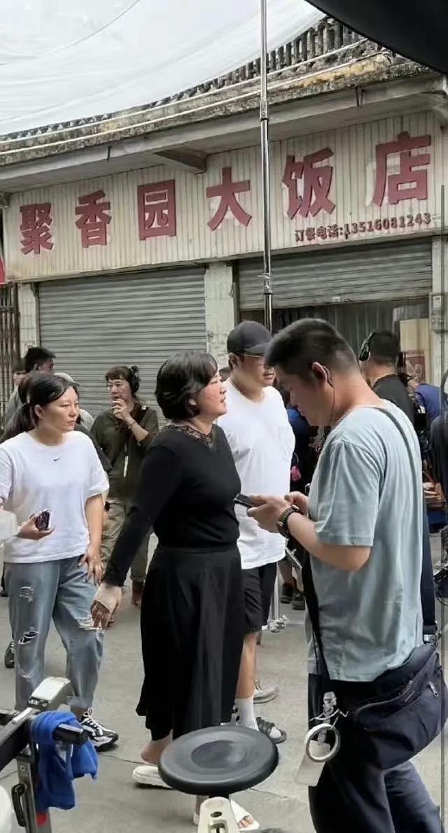 贾玲暴瘦一百斤现状曝光,脖间皮肤松弛耷拉,后遗症明显引担忧_腾讯