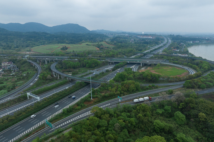 67衢州高速"z字型"路线,助力畅通新体验