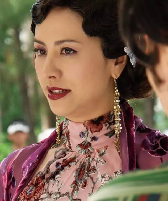 “武林第一美人”田丽：三段失败感情毁不掉风韵，越老越迷人_腾讯新闻