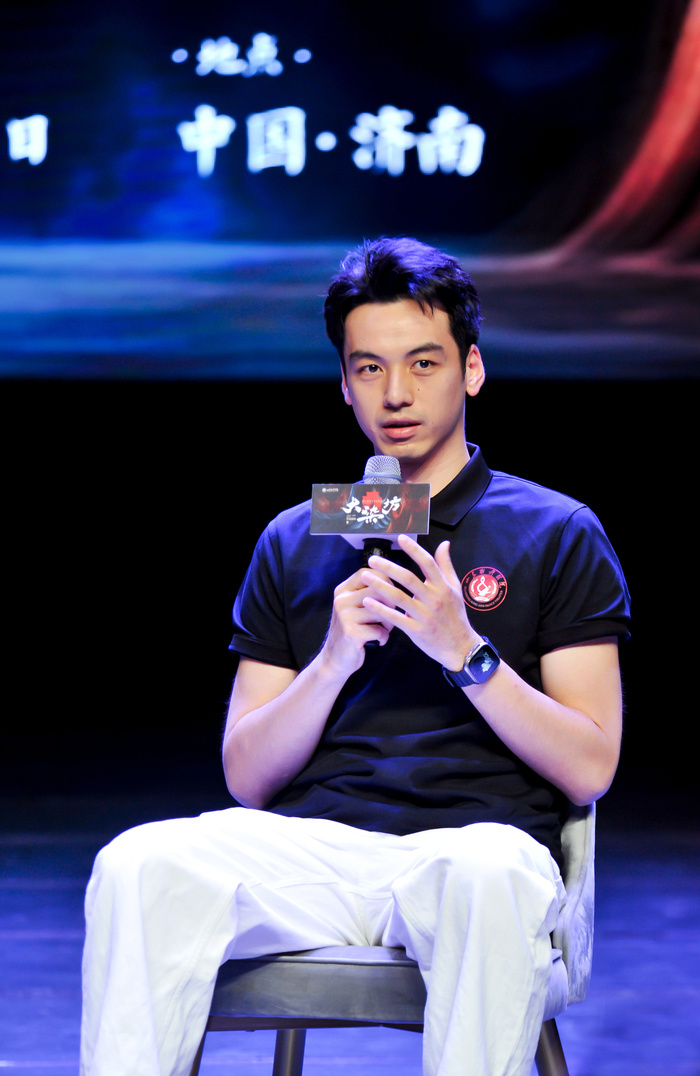 刘迦曾与杨洋并称为"军艺双子星",不仅出演多部舞剧,多次获得"荷花奖"