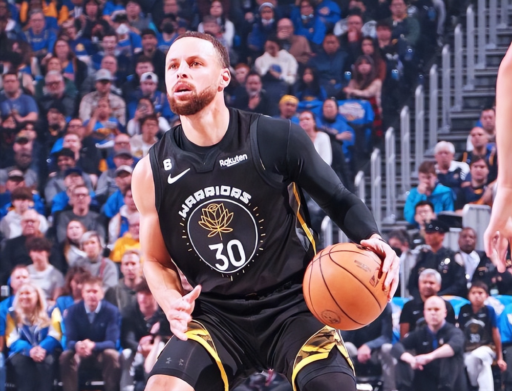 库里一攻一防逆天改命,末节 加时22分,最后的眼神霸气尽显