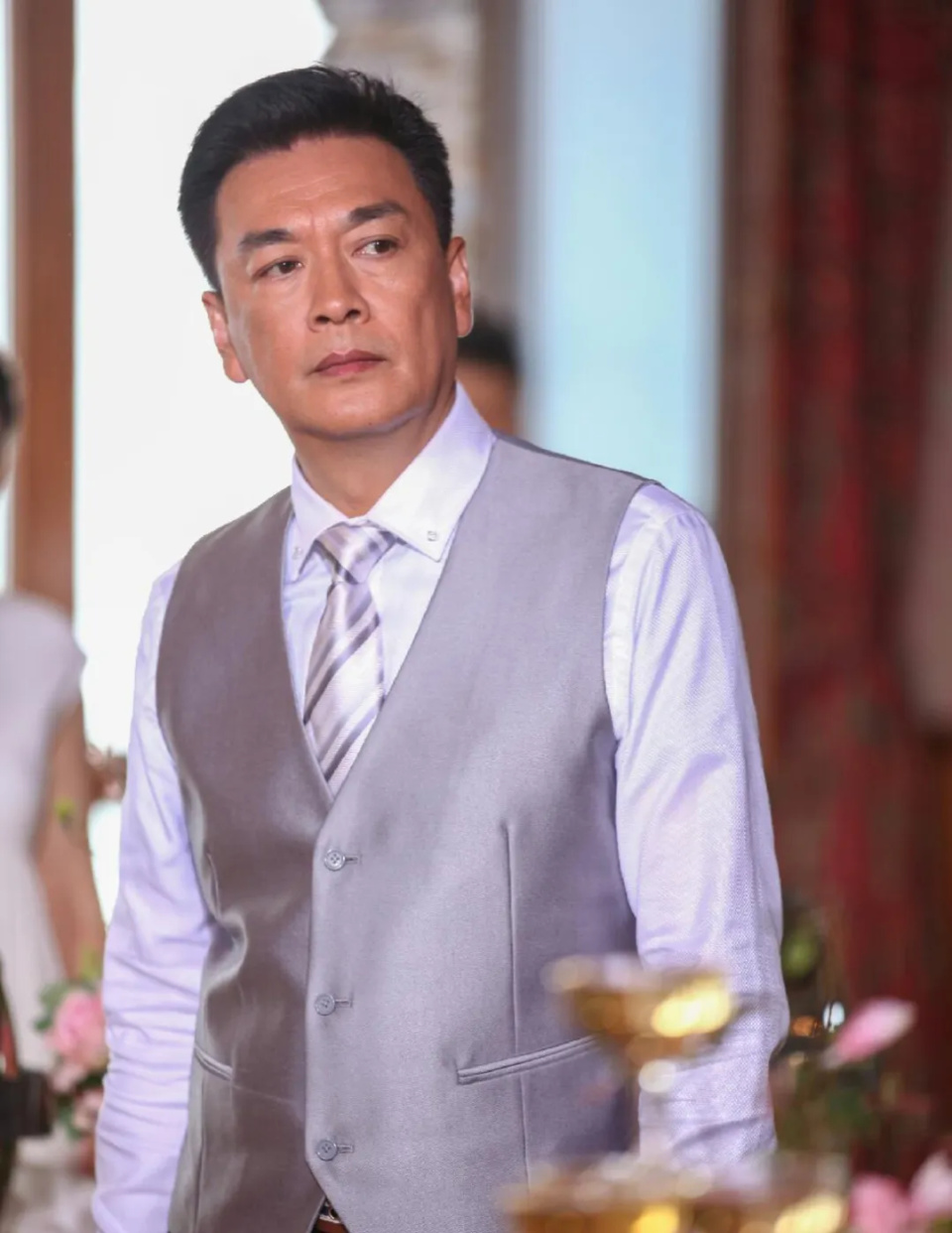 《城中之城》章申:星二代出身,曾退圈十年开公司,62岁有个帅儿子