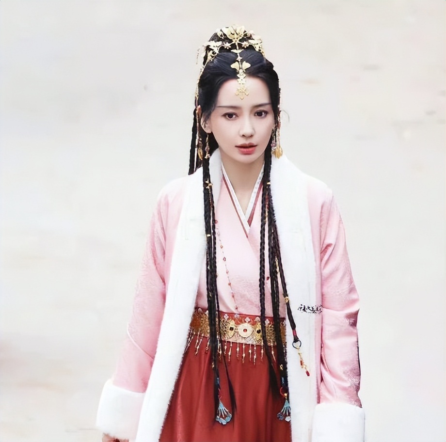 杨颖生贺剧照曝光和生图差距有点大粉丝直呼浪费美女颜值