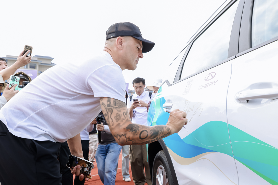 流量泼天的"村超",为何选择与"老实人"奇瑞合作?