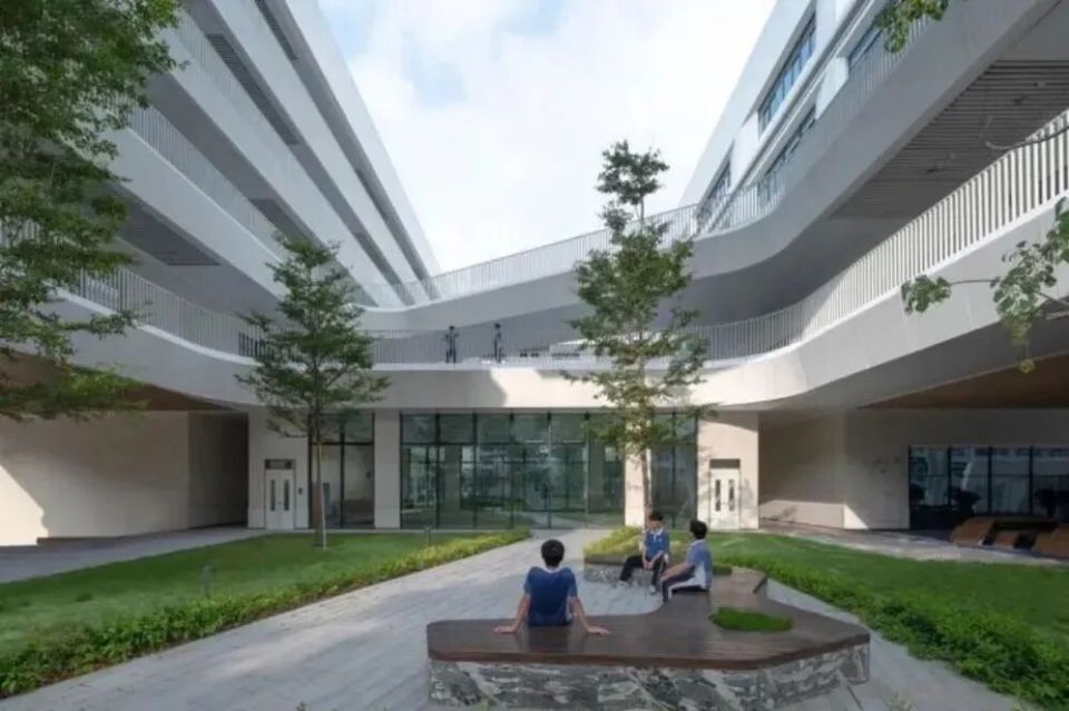 深圳这所高中再扩容！新学校3360个学位，今年9月启用！_腾讯新闻