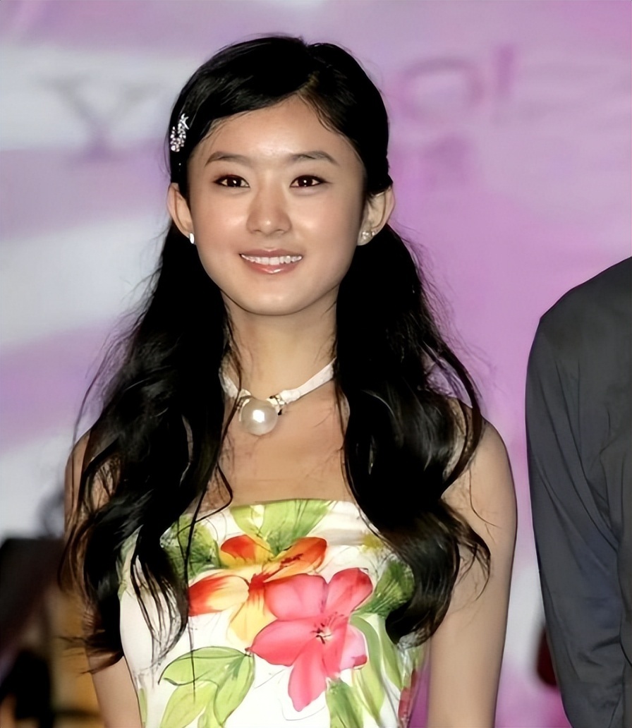 藏不住了?赵丽颖带4岁儿子游玩,罕见晒出母子照,网友:好妈妈