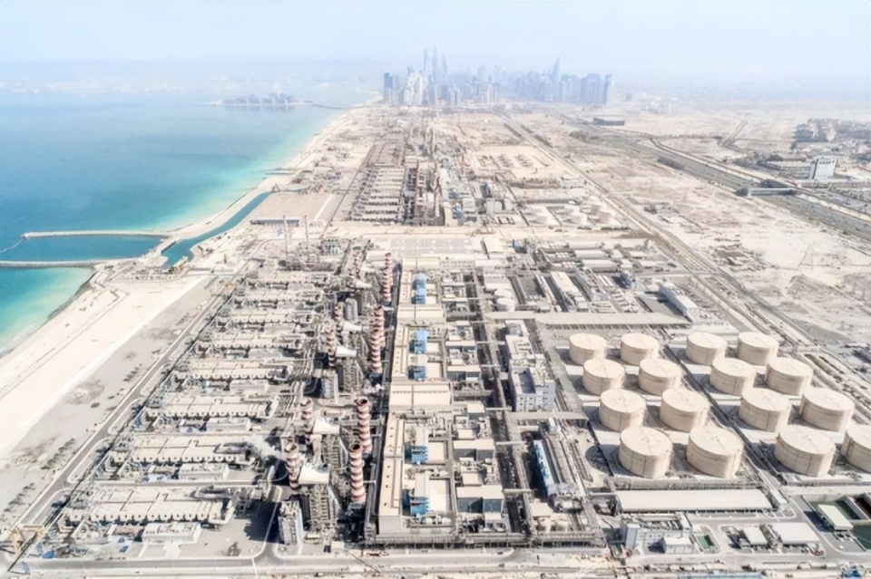 中国石化同沙特阿美合资建设延布炼油厂同时,中国提出的"一带一路"