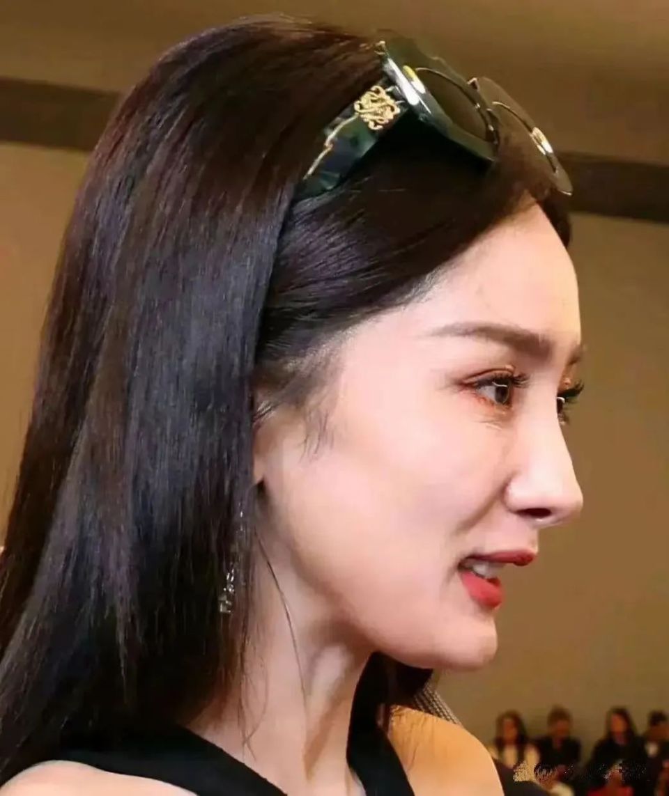 有种反差叫明星正脸侧脸对比:虞书欣路透受争议,杨幂瘪嘴