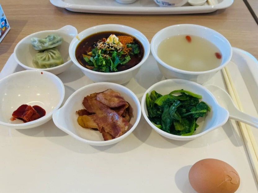 字节跳动食堂私照流出，网友看着自己的伙食：没有对比就没有伤害