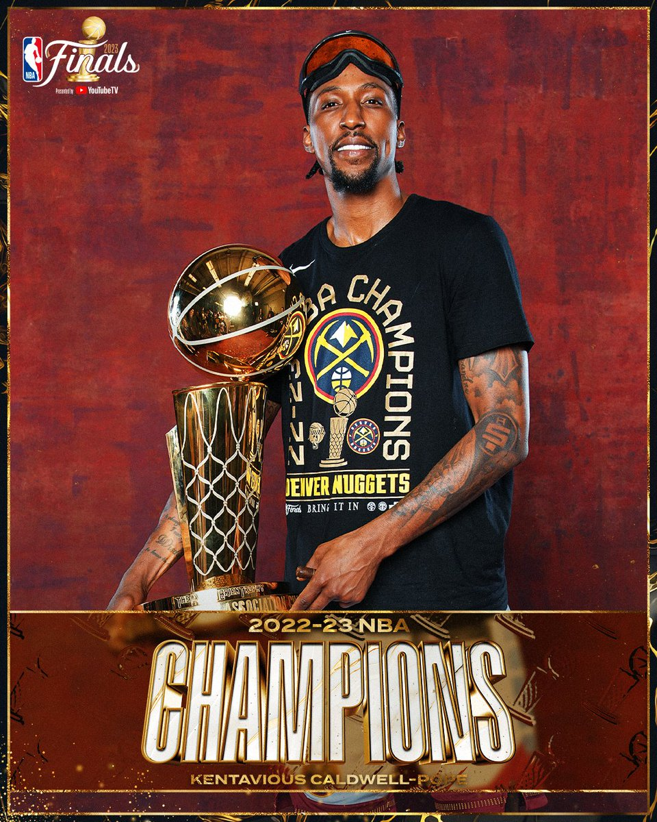 官方晒掘金19人夺冠定妆照!约基奇手捧两座奖杯 穆雷波特满脸笑容