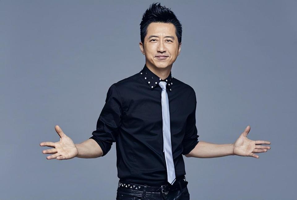 传61岁庾澄庆突发心脏病去世，小14岁娇妻已赶往，经纪人发声辟谣_腾讯新闻