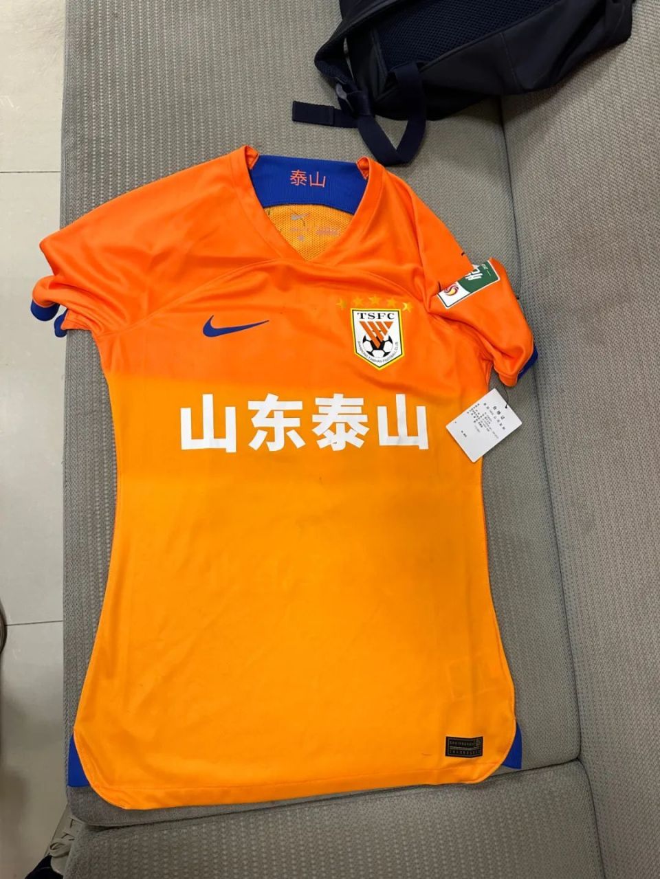 泰山队新赛季球衣及定妆照亮相球员号码曝光小德有望进入大名单