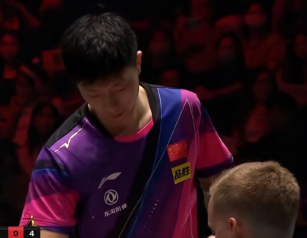 樊振东再胜马龙,卫冕新加坡大满贯男单冠军,欢呼雀跃庆祝_腾讯新闻