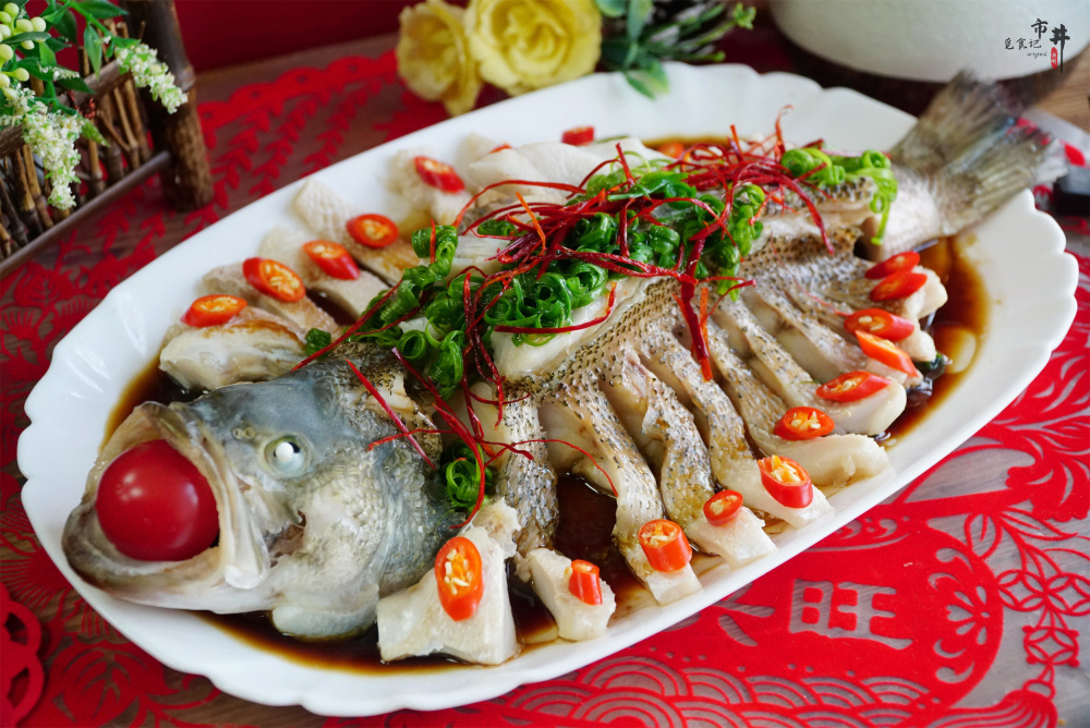 龙年年夜饭,"开屏鲈鱼"记得端上桌,寓意年年有余,吉祥如意_腾讯新闻