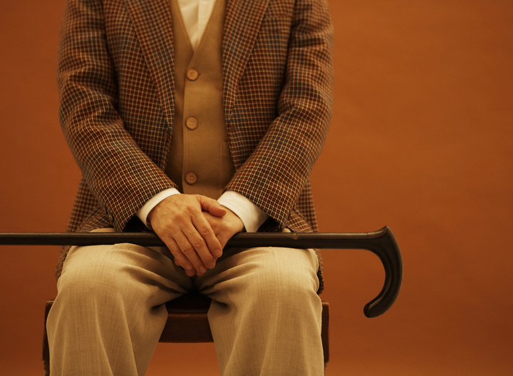 肌力衰退,高龄老人频繁滑坐,家有老人,做好这项预防很重要