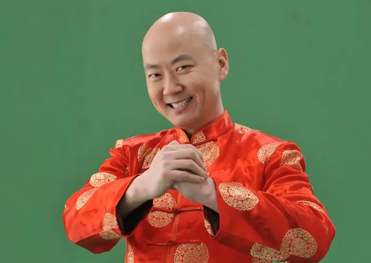 他在小品里的形象,一直都是光头,妻管严,牛莉,周涛,刘涛等都演过他