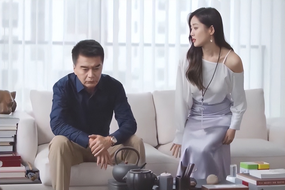 5,冯熙尧扮演吴优吴优是麦承欢在酒店上班时的前同事,嫉妒麦承欢的