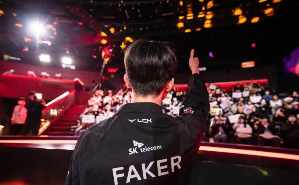 这就是体育精神！Faker谈拒绝弱爆，真活该他是LOL第一人_腾讯新闻