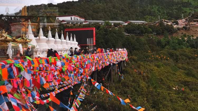 梅里雪山山顶寺庙之谜图片