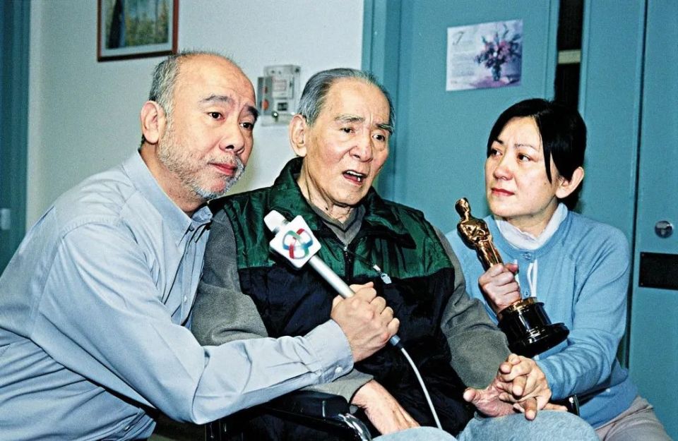 亚视“镇台之宝”永不言休，出身演艺世家，父亲是“扫地僧”_腾讯新闻