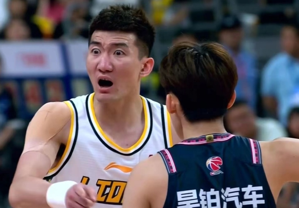 广东男篮4021暴击广厦周琦144胡金秋113胡明轩10分