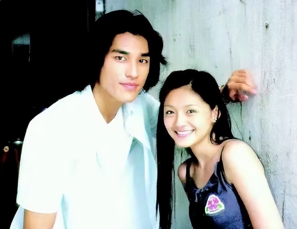 蓝正龙阴影太大?听到大s名字匆忙离席,两人分手的原因耐人寻味插图2