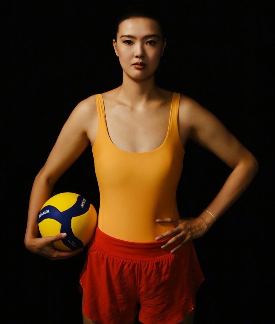 张常宁拍时尚大片透着健康美打破传闻手臂松弛还能打球否