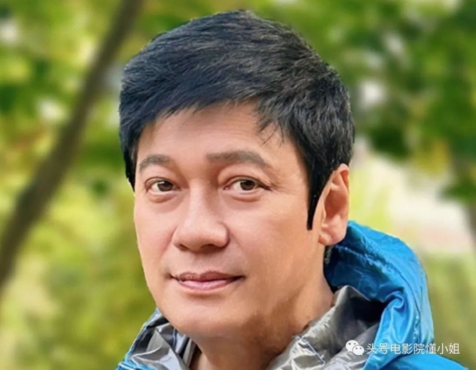 60岁罗嘉良辟谣患病58岁温兆伦留言又证明了黄渤说的残酷真相